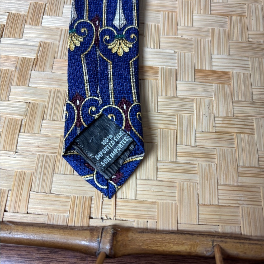 Christian Dior 100% Imported Silk Blue Burgundy and Gold Patterned Tie Vintage - Picture 2 of 4